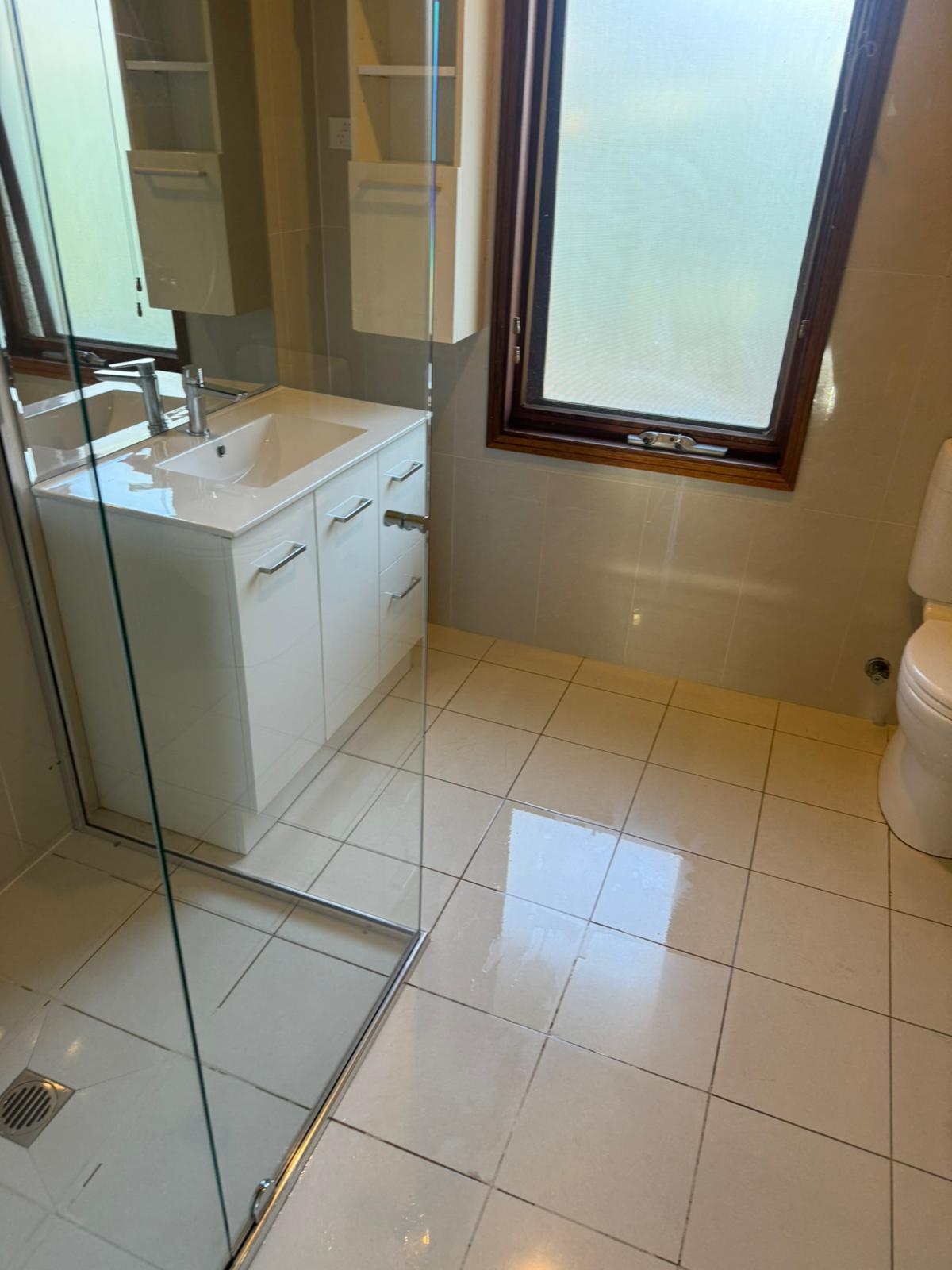 Shower cleaned for bond return